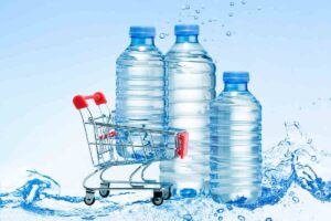 Bottiglie d'acqua e carrello