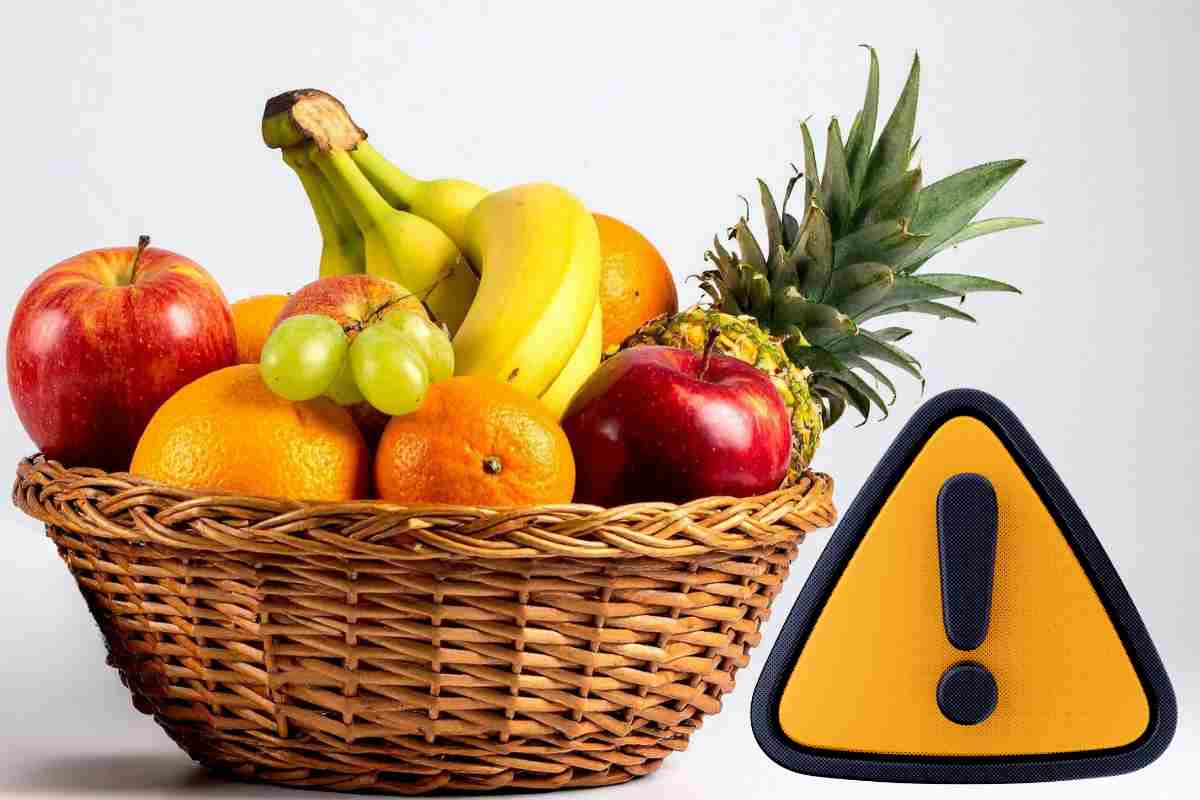 cesto della frutta e segnale di attenzione