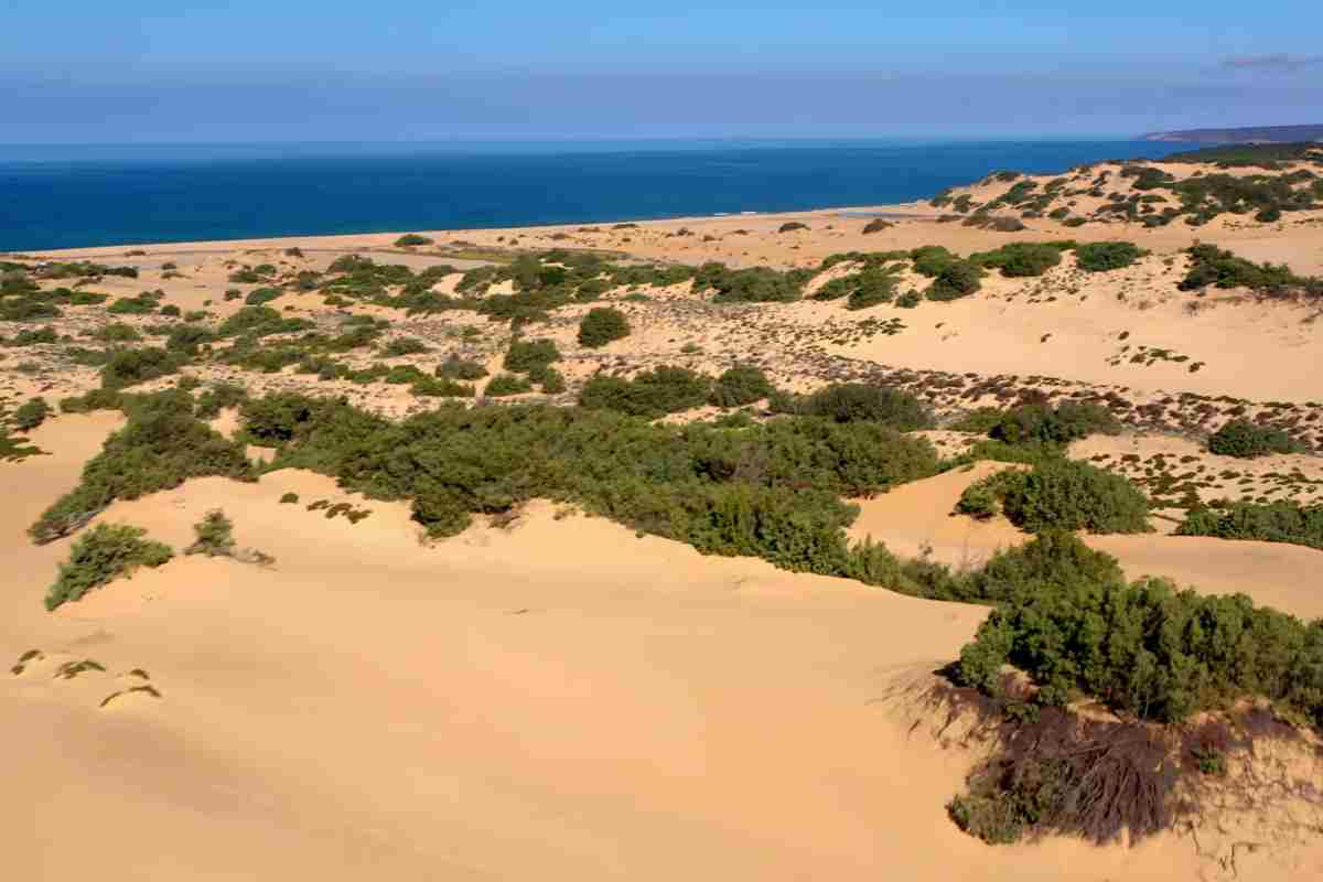 Le dune di Piscinas e di fronte il mare