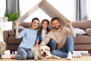 famiglia felice con cane